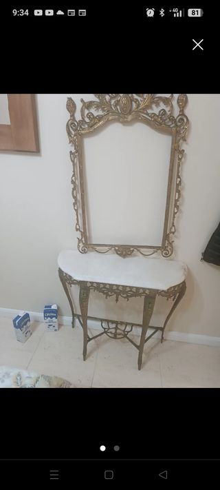 Espejo y mesa de entrada