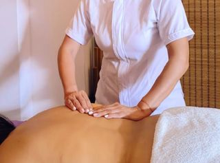 Masaje terapéutico, relajante | Bienestar y calma