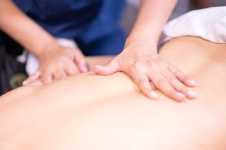 Masaje terapéutico, relajante | Bienestar y calma