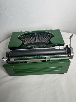 Máquina de escribir Hispano Olivetti Studio 46