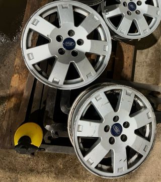 Llantas Ford (2 unidades)