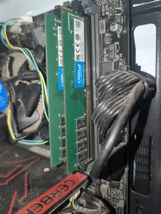 2x Crucial 8GB DDR4 2400MHz RAM
