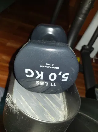 Elíptica gris con pantalla