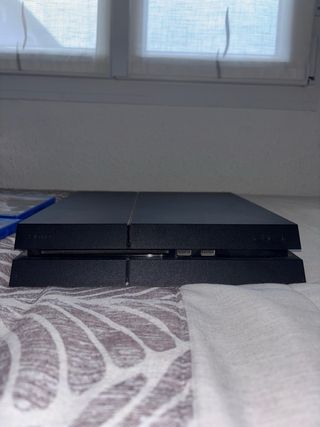 PS4 Nera + 5 Giochi