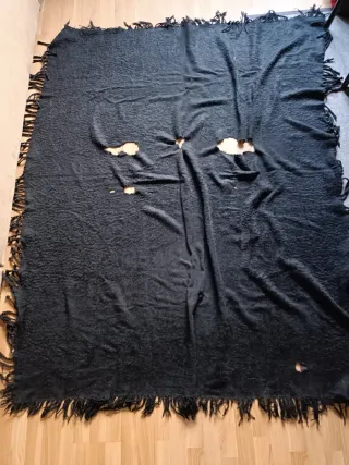 Mantón antiguo de lana negra
