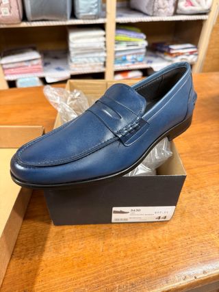 Zapato de piel azul talla 44