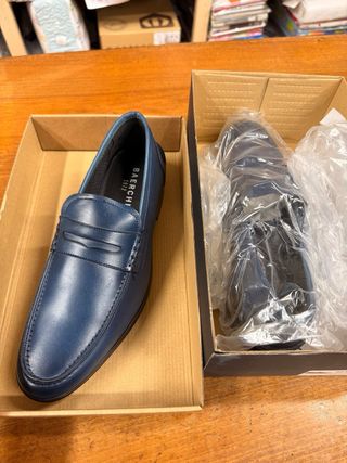 Zapato de piel azul talla 44