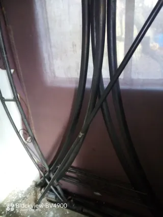 Columpio de jardín marrón y negro