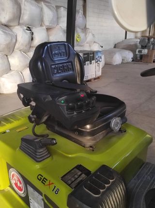 Carretilla elevador eléctrica Clark CIERRE EMPRESA