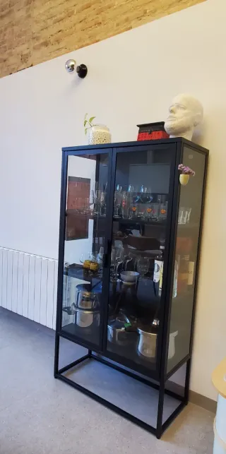 Vitrina Negra Metal y Cristal