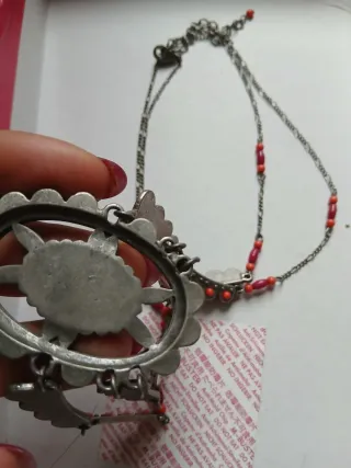 Collana con pietre marroni e arancioni