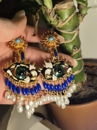 Orecchini occhio con perle e pietre blu