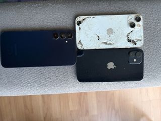 iPhone 12 Negro + 2 móviles para piezas