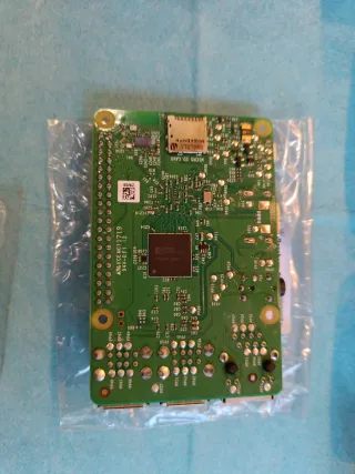 Raspberry Pi 3 Model B 1GB RAM 16GB MicroSD