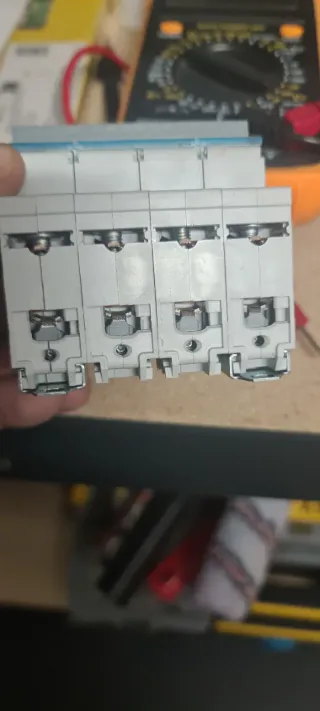 Interruptor automático Hager MUN 416A