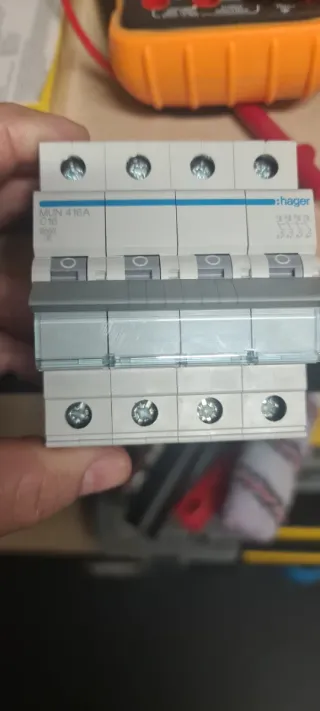 Interruptor automático Hager MUN 416A