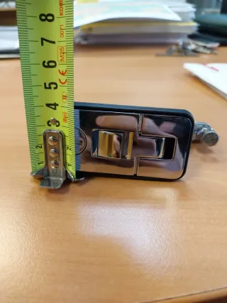 4 Cerraduras metálicas con llave