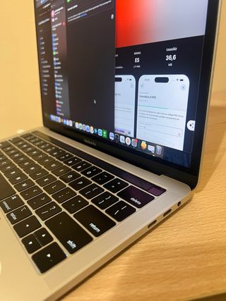 MacBook Pro 13” 2019 Intel i5 Touch Bar – 8GB / 25