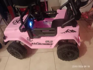 Macchina elettrica rosa usata pochissimo