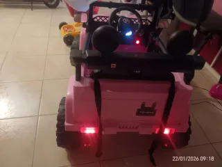 Macchina elettrica rosa usata pochissimo