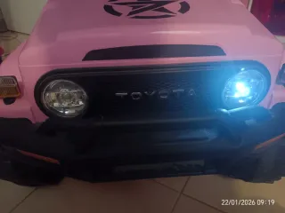 Macchina elettrica rosa usata pochissimo