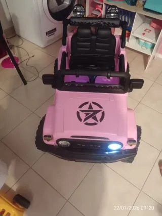 Macchina elettrica rosa usata pochissimo