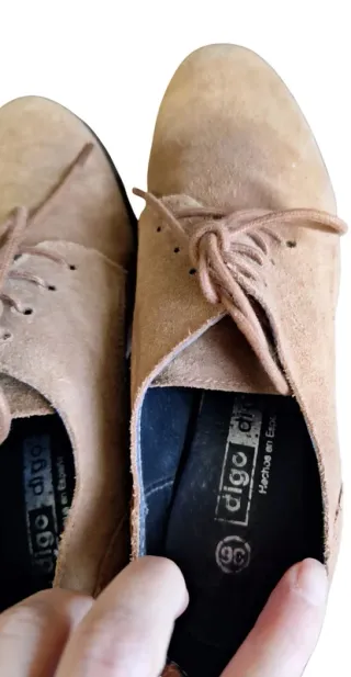 Zapatos de ante con cordones y tacón