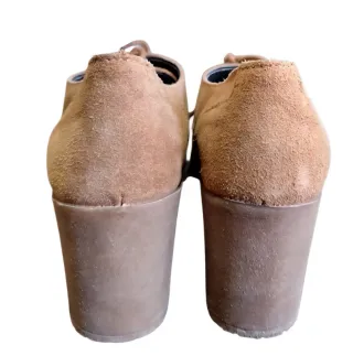 Zapatos de ante con cordones y tacón