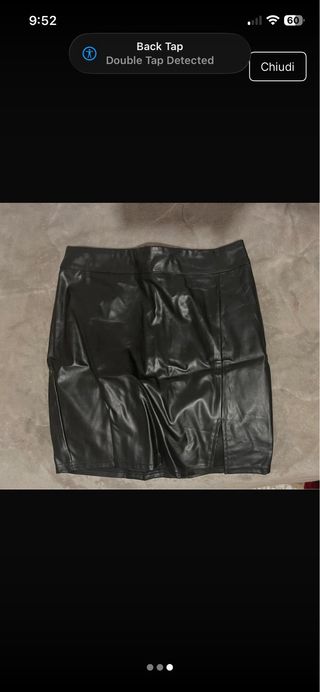 Coppia gonne nere: pelle e tessuto