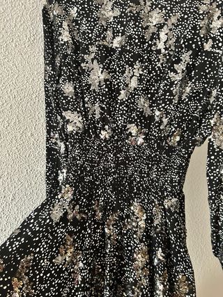 Vestido Maje Negro con Lentejuelas Doradas