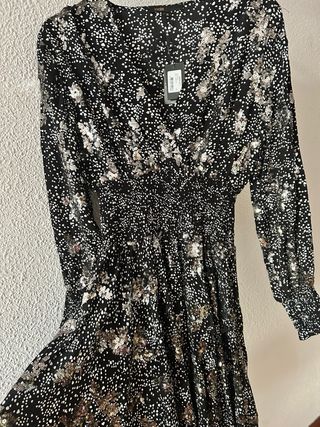 Vestido Maje Negro con Lentejuelas Doradas