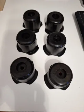 Patas de plástico negro (6 unidades)