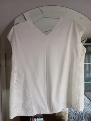 Camiseta blanca bordada Purificación García