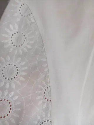 Camiseta blanca bordada Purificación García