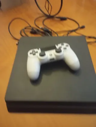 PS4 Slim 1TB Nera + Controller Originale