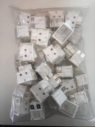 INTERRUPTOR 4 PATILLAS BOLSA DE 40 UNIDADES