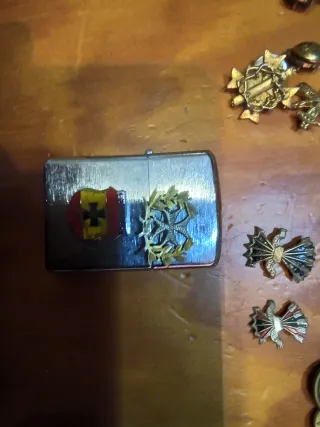 Lote de insignias militares ,y demas