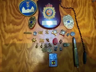 Lote de insignias militares ,y demas