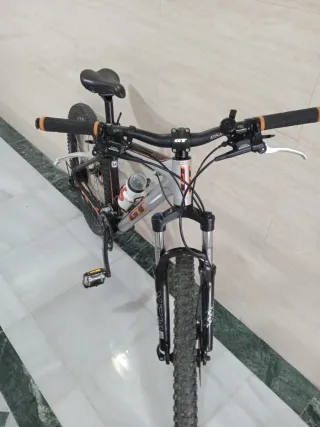 Bicicleta de Montaña GT con Marchas