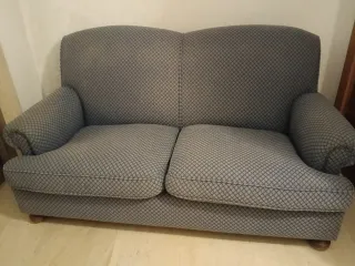 Sofá de tela gris
