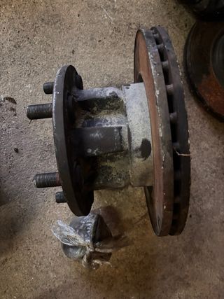 Nissan Atleon Buje Rueda Delantera