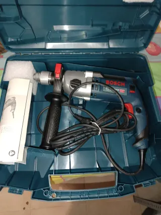 Taladro Bosch Profesional con maletín