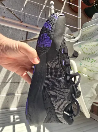 Zapatillas NBA Negras y Moradas