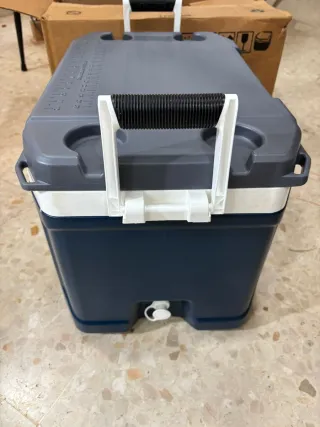 Nevera Igloo Cool 50 Quarts Azul.