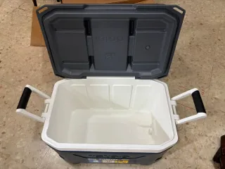 Nevera Igloo Cool 50 Quarts Azul.