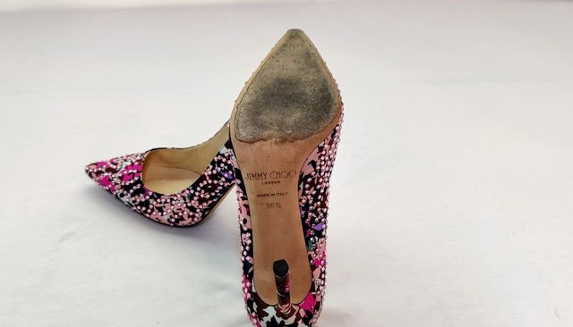 Zapato de salón de mujer con estampado floral de la marca Jimmy Choo London
