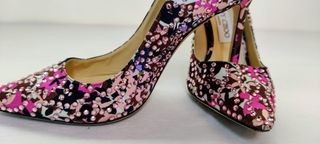 Zapato de salón de mujer con estampado floral de la marca Jimmy Choo London