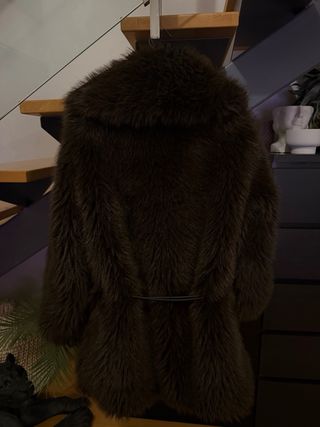 Chaqueta Zara efecto pelo marrón Talla M