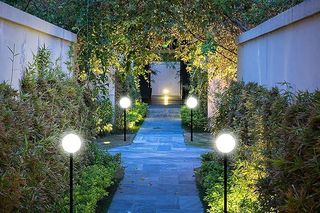 Lámpara Esfera Exterior Negra y Transparente