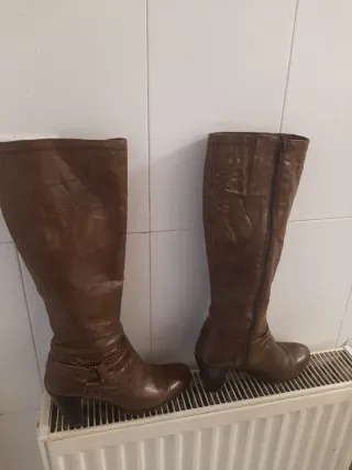 Stivali alti da donna marroni